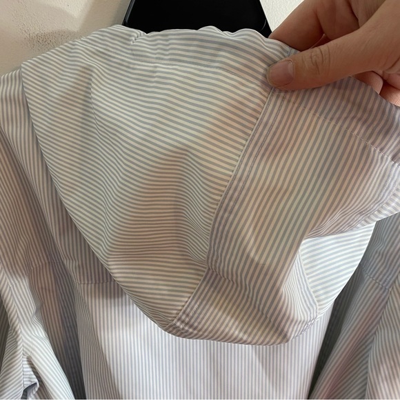 Tommy Hilfiger Blue Pin Striped Hooded XL Belted Women’s Light Spring Rain Coat - Picture 9 of 10